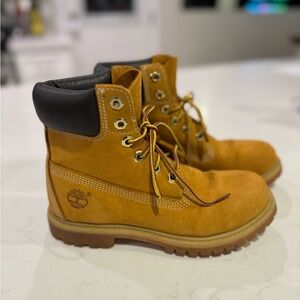 Timberland Waterproof Boot Women’s 6.5 Wheat Nubuck